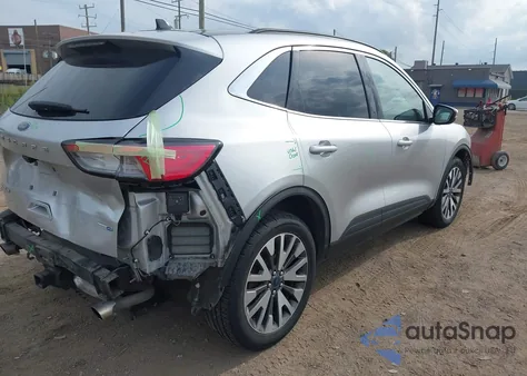 2020 Ford Escape Titanium z USA, uszkodzony, nr VIN 1FMCU9J99LUA40069